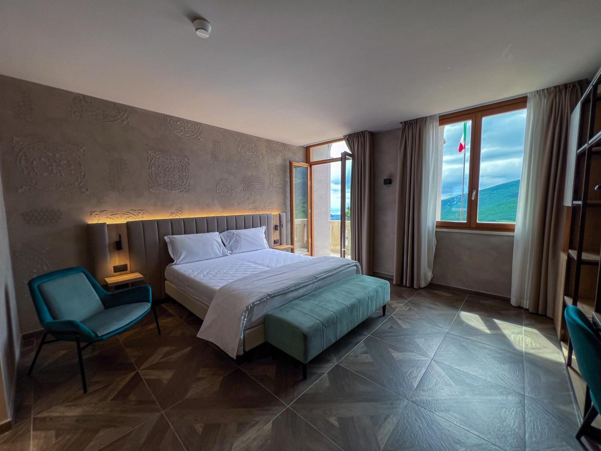Parc Hotel San Pietro Spiazzi Di Caprino Bagian luar foto