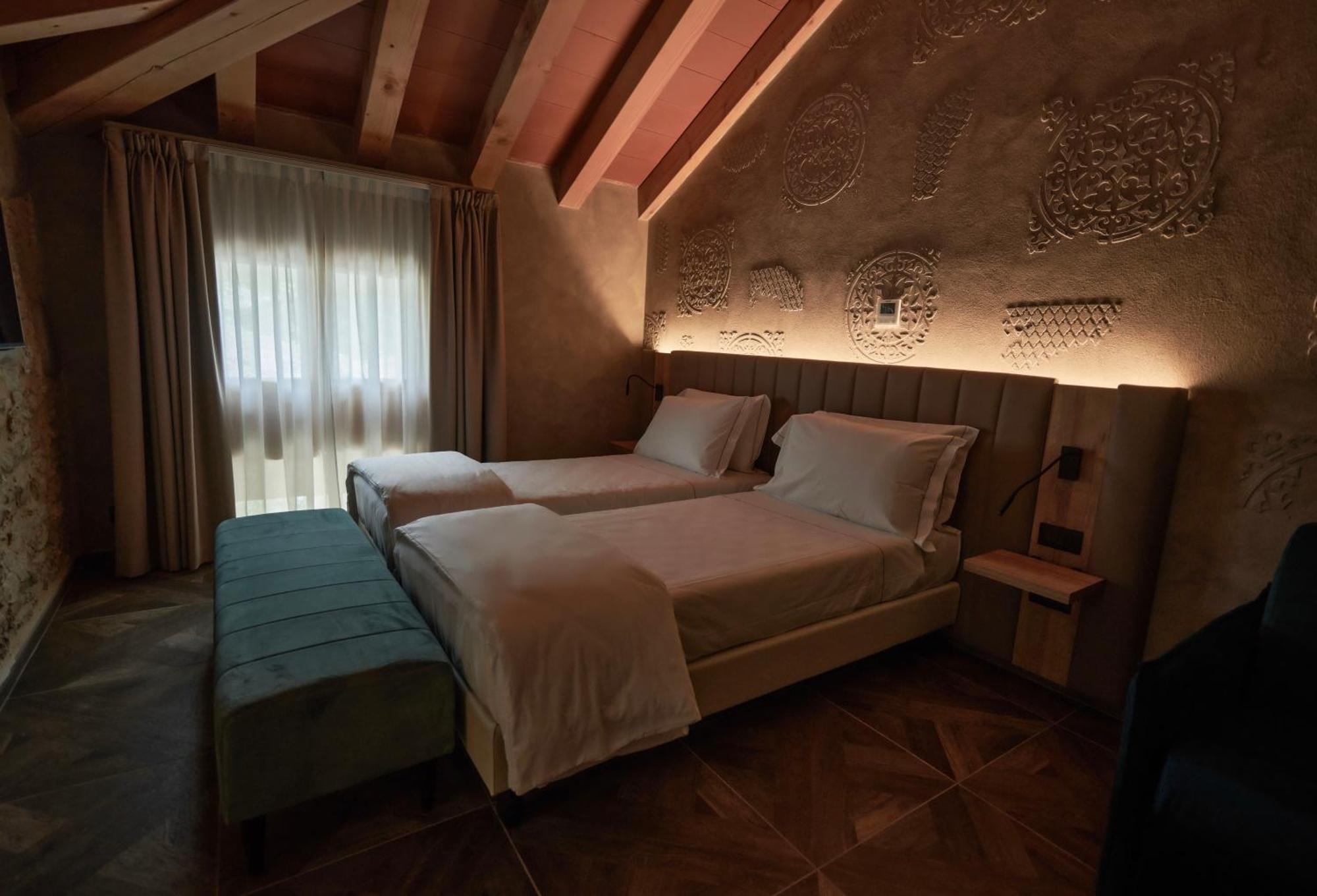 Parc Hotel San Pietro Spiazzi Di Caprino Bagian luar foto