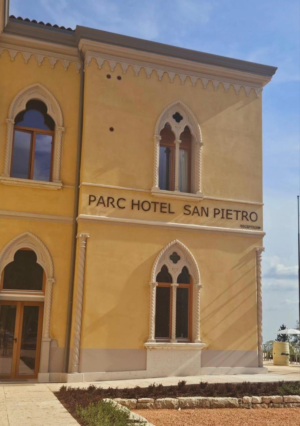 Parc Hotel San Pietro Spiazzi Di Caprino Bagian luar foto